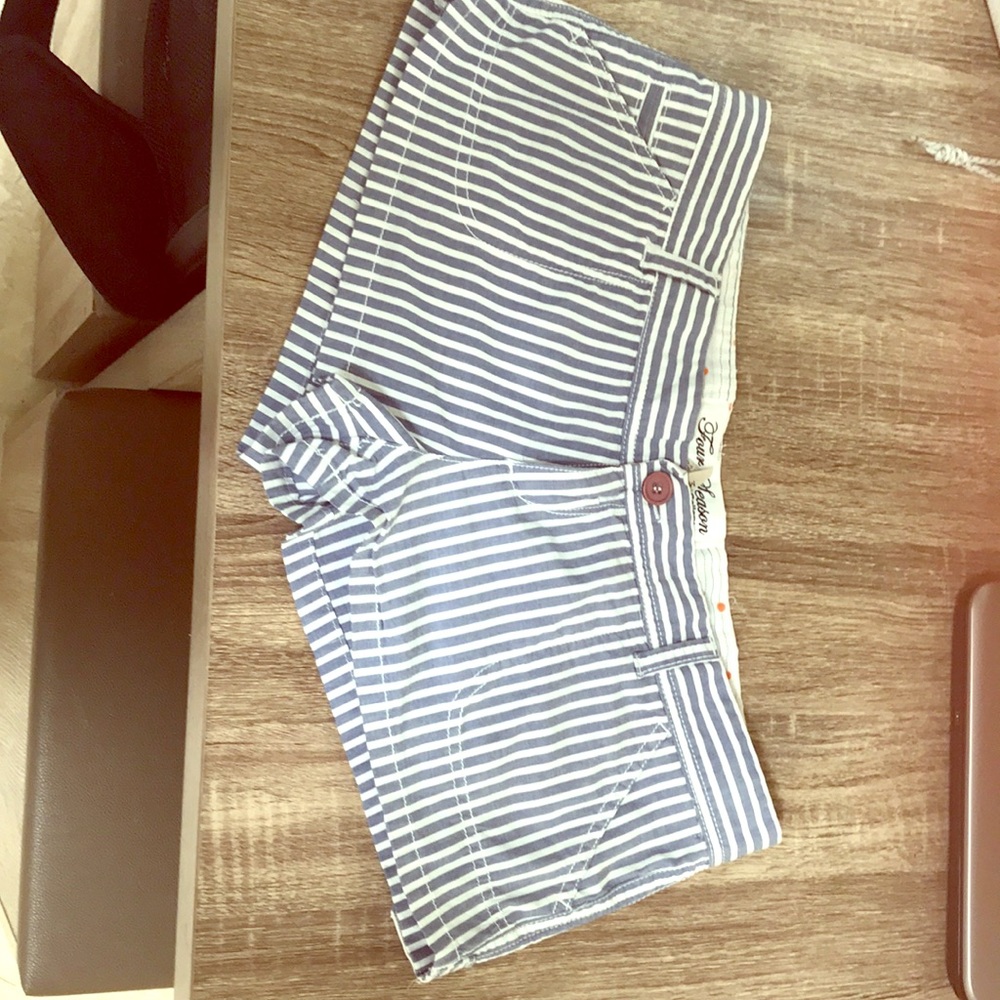 Size M shorts brand new